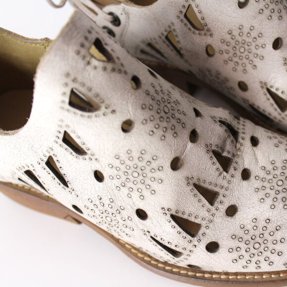 Musse & Cloud Western laser cut distressed white Booties Ankle boots 5 US  / 36 - Picture 7 of 14